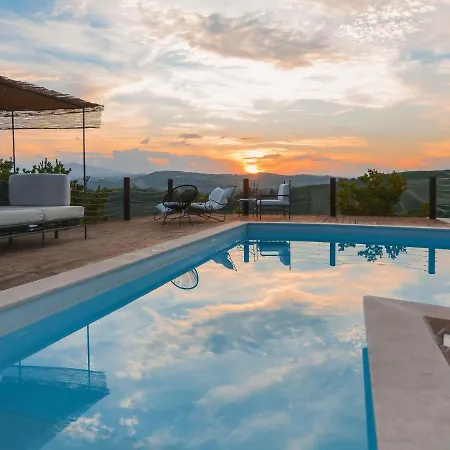 Hillside Retreat In San Savino Apartman